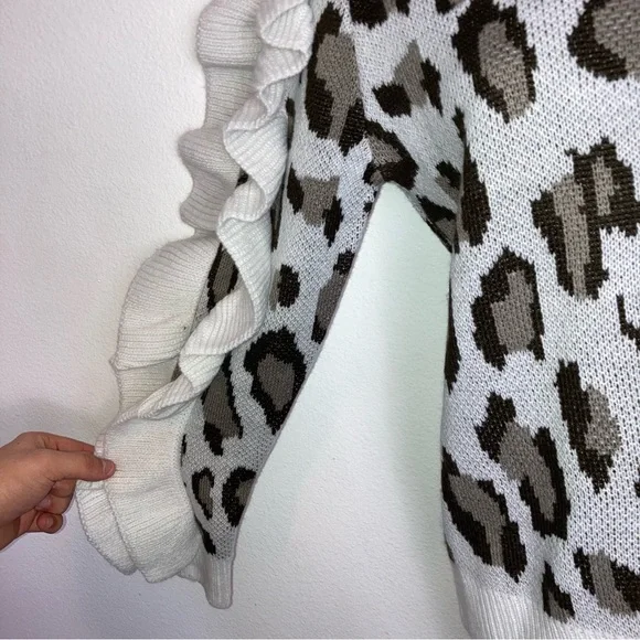 Chaser white leopard print sweater with ruffle sleeves - Picture 2 of 7